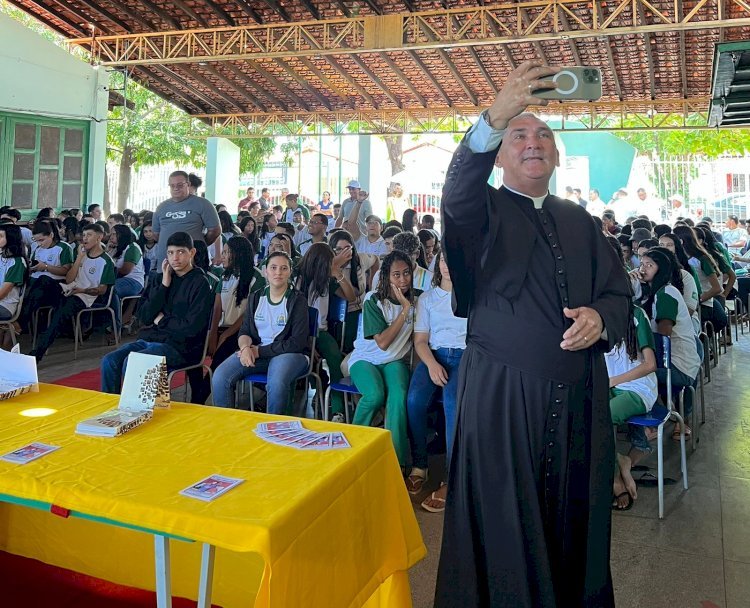CETI Ubiracy Carvalho recebe apresentação do projeto “Biografia, Memória e Sociedade: Uma Leitura de Cordel”