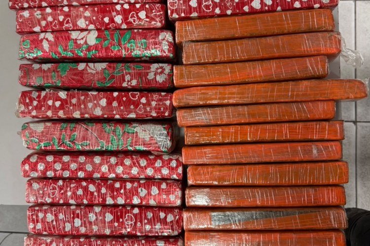 Colisão em Teresina resulta na apreensão de 37 tabletes de drogas​‌​