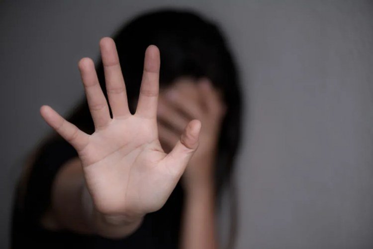 Homem é preso em Corrente suspeito de estuprar mulher; vítima desmaia durante depoimento​‌​