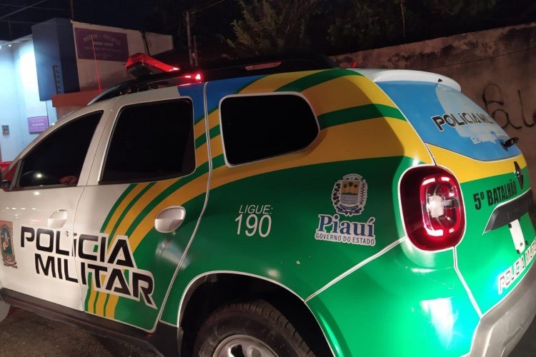 Policial militar é detido após manter companheira em cárcere privado e disparar arma​‌​