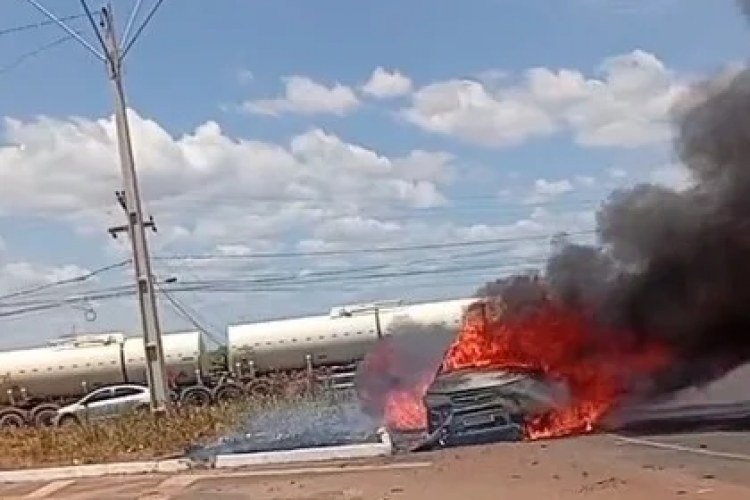 Incêndio destrói carro em Timon e gera preocupação entre motoristas​‌​