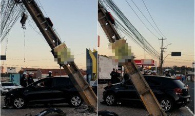 Casal abandona carro após acidente que derrubou poste em Teresina​‌​
