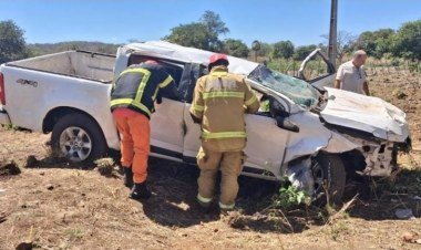 Acidente na BR-316 em Oeiras deixa quatro feridos e motorista preso às ferragens​‌​